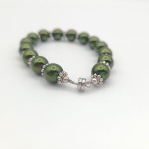 Green Pearl Beaded Bracelet Silver Tone Spacer Magnetic Clasp Classic Elegant